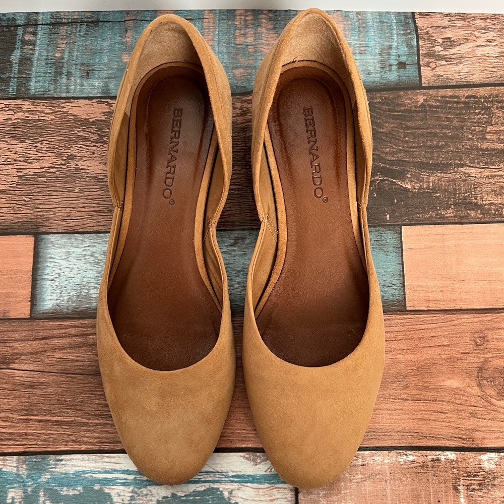 BERNARDO Nakita Hidden Wedge Flats Suede Camel Round Toe Ballet Size 5